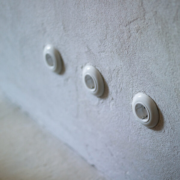 Wall socket porcelain recessed