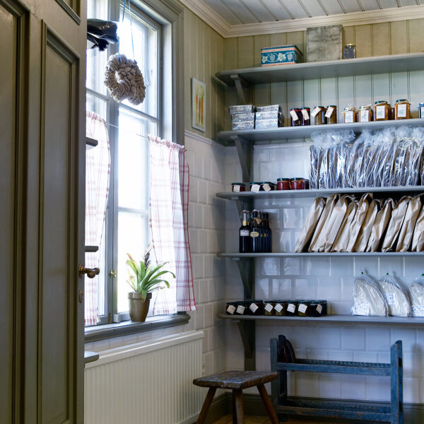 Pantry shelf complete - Image 2